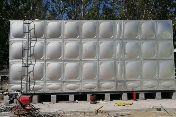 不銹鋼保溫水箱的出水管 不銹鋼保溫水箱的出水管