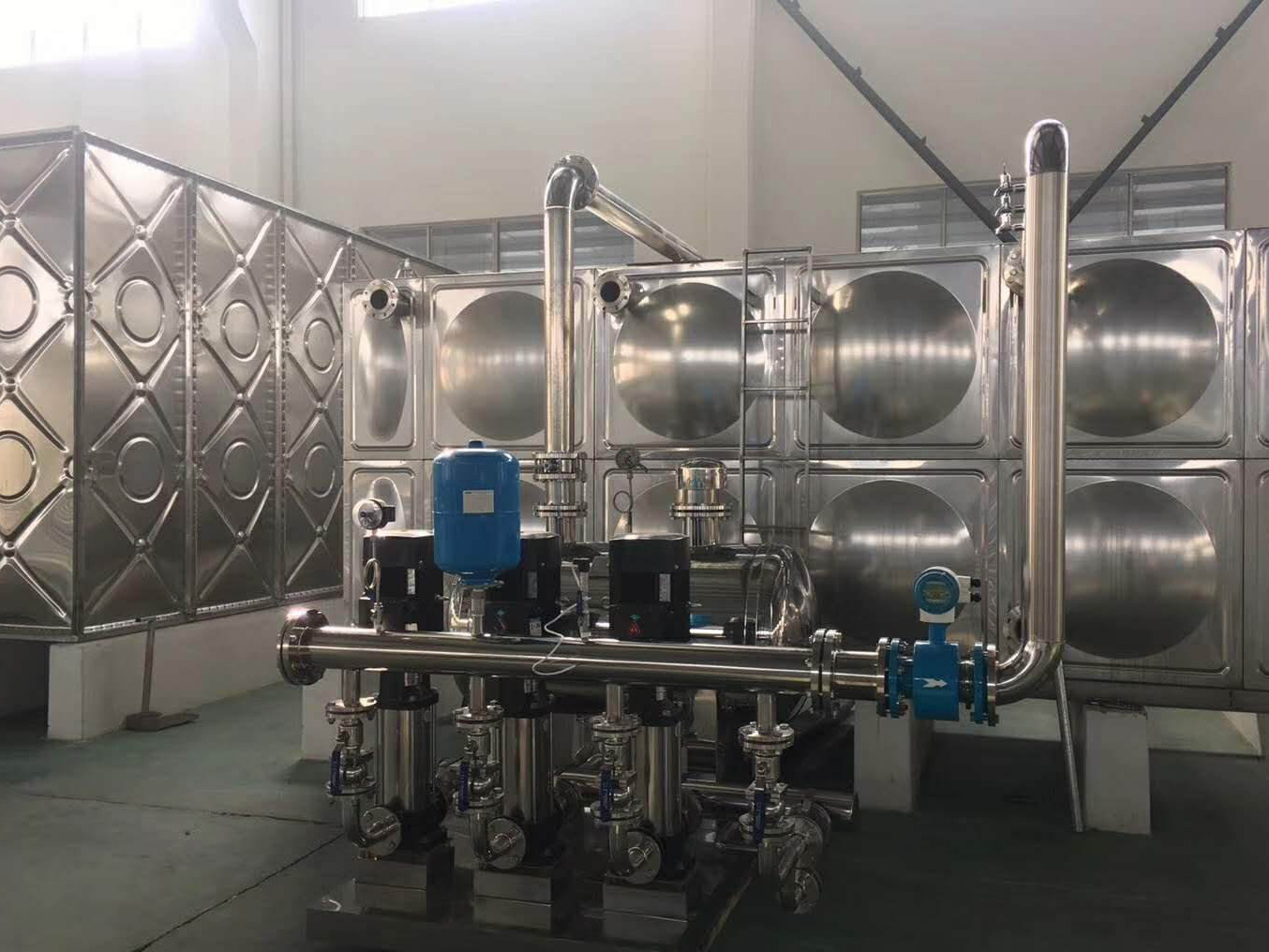 不銹鋼保溫水箱與無錫不銹鋼消防水箱之間的區(qū)別