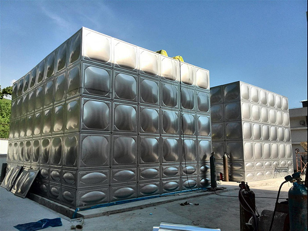 拼裝式不銹鋼生活水箱進(jìn)水管口比溢流邊多少合適 拼裝式不銹鋼生活水箱進(jìn)水管口比溢流邊多少合適